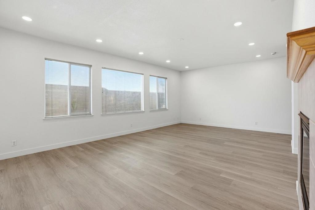 381 Honeybell St, Los Banos, CA 93635