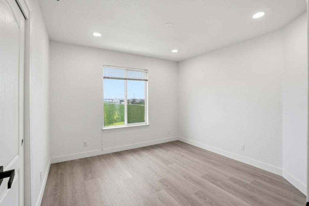 381 Honeybell St, Los Banos, CA 93635