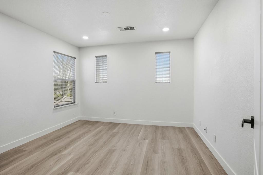 381 Honeybell St, Los Banos, CA 93635