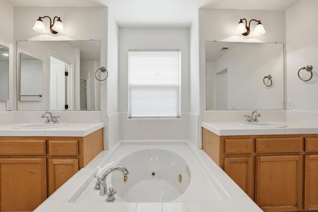 381 Honeybell St, Los Banos, CA 93635