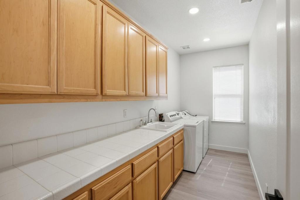 381 Honeybell St, Los Banos, CA 93635