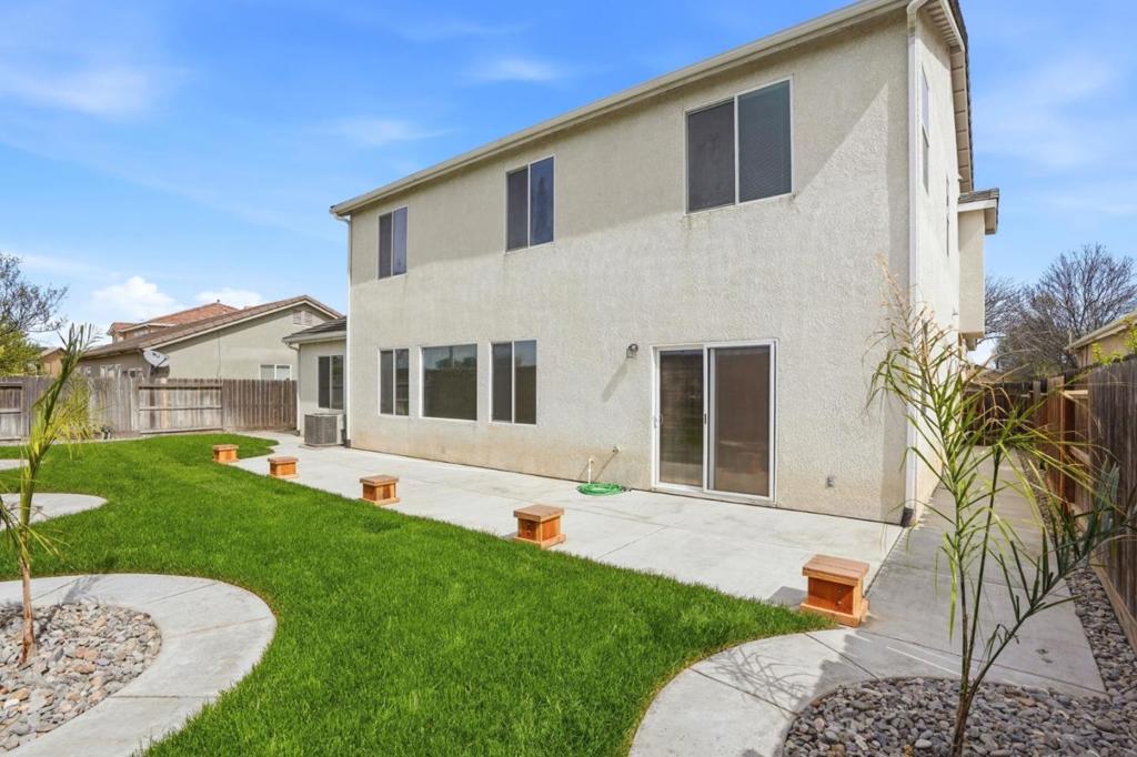 381 Honeybell St, Los Banos, CA 93635