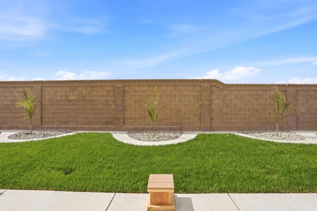 381 Honeybell St, Los Banos, CA 93635