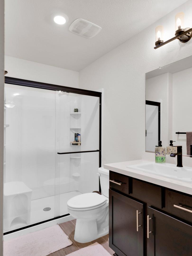 1672 Thistle Ln, Los Banos, CA 93635