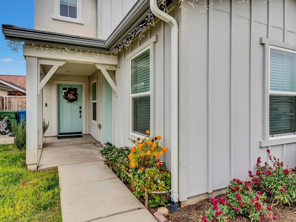 1672 Thistle Ln, Los Banos, CA 93635