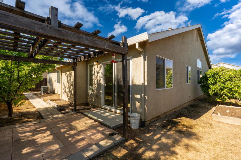 29471 Sonora Dr, Santa Nella, CA 95322