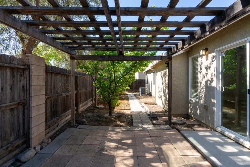 29471 Sonora Dr, Santa Nella, CA 95322