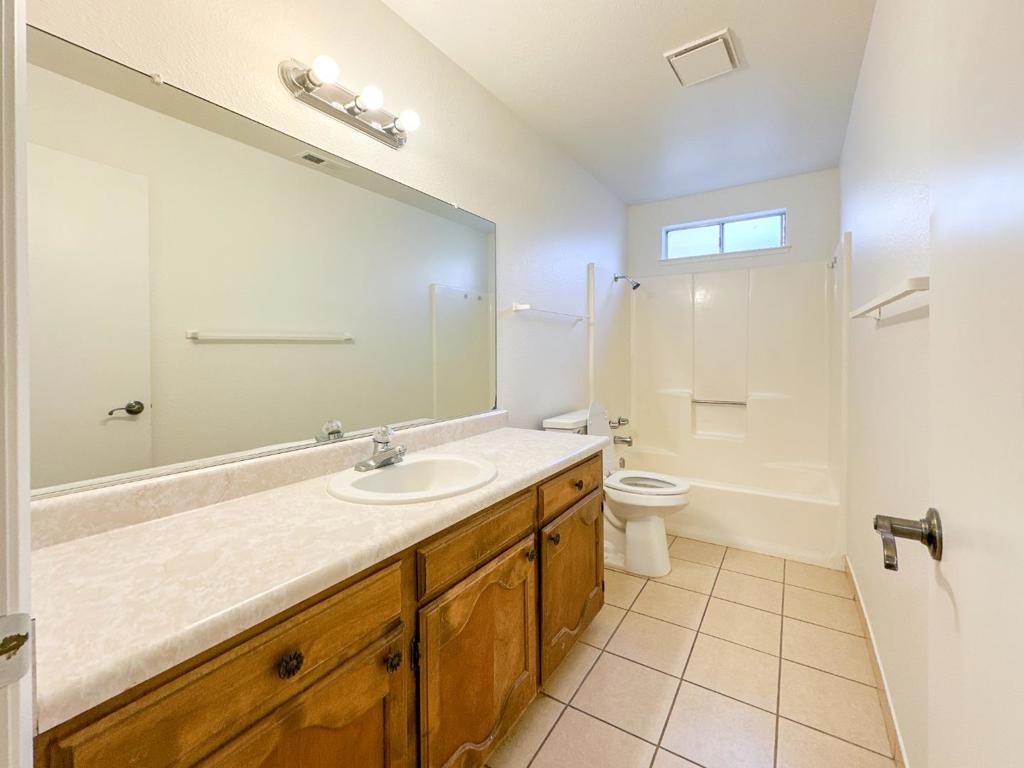 1465 W Tuolumne Rd, Turlock, CA 95382