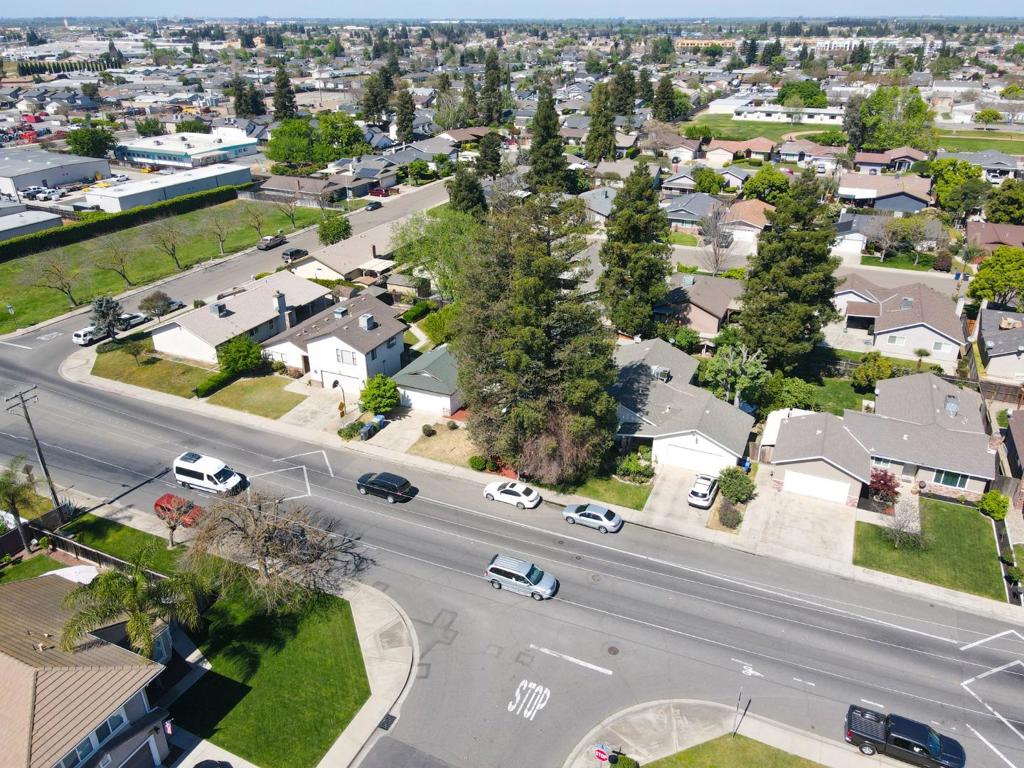 1465 W Tuolumne Rd, Turlock, CA 95382