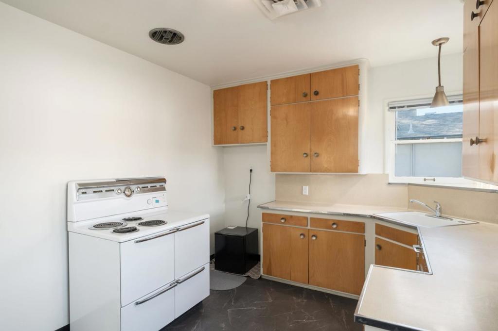 1543 N Thorne Ave, Fresno, CA 93728