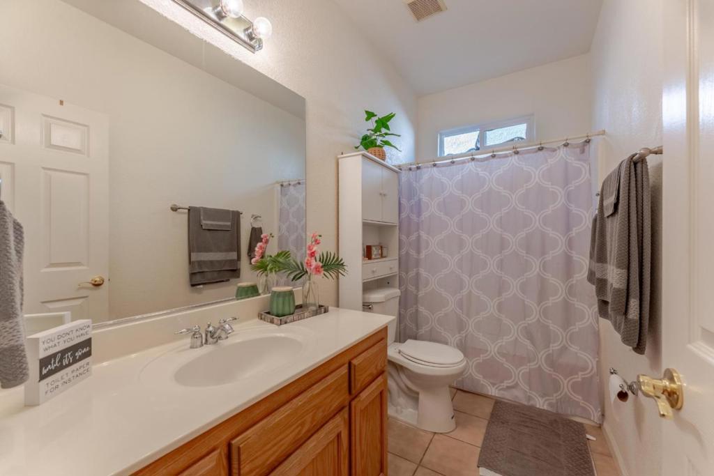 2919 Las Flores Cir, Los Banos, CA 93635