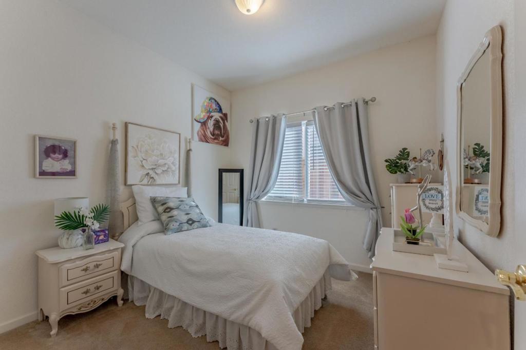 2919 Las Flores Cir, Los Banos, CA 93635