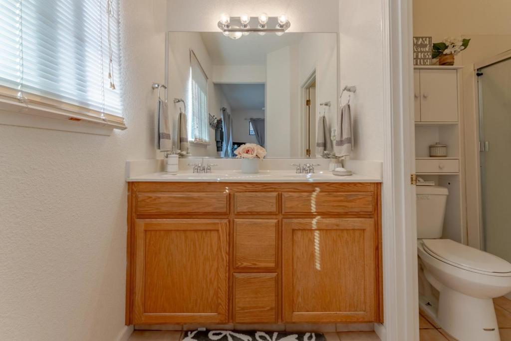 2919 Las Flores Cir, Los Banos, CA 93635