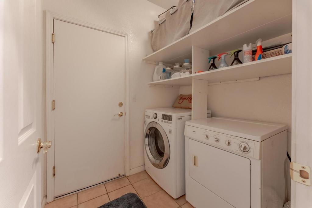 2919 Las Flores Cir, Los Banos, CA 93635