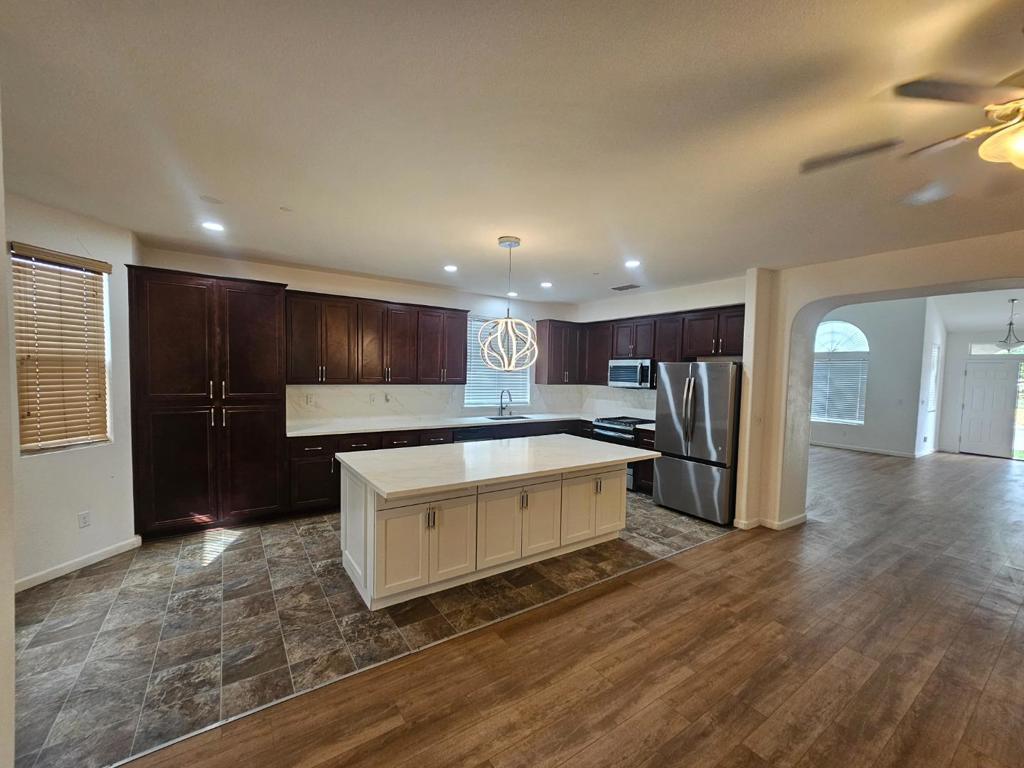 13721 Santa Lucia Dr, Gustine, CA 95322