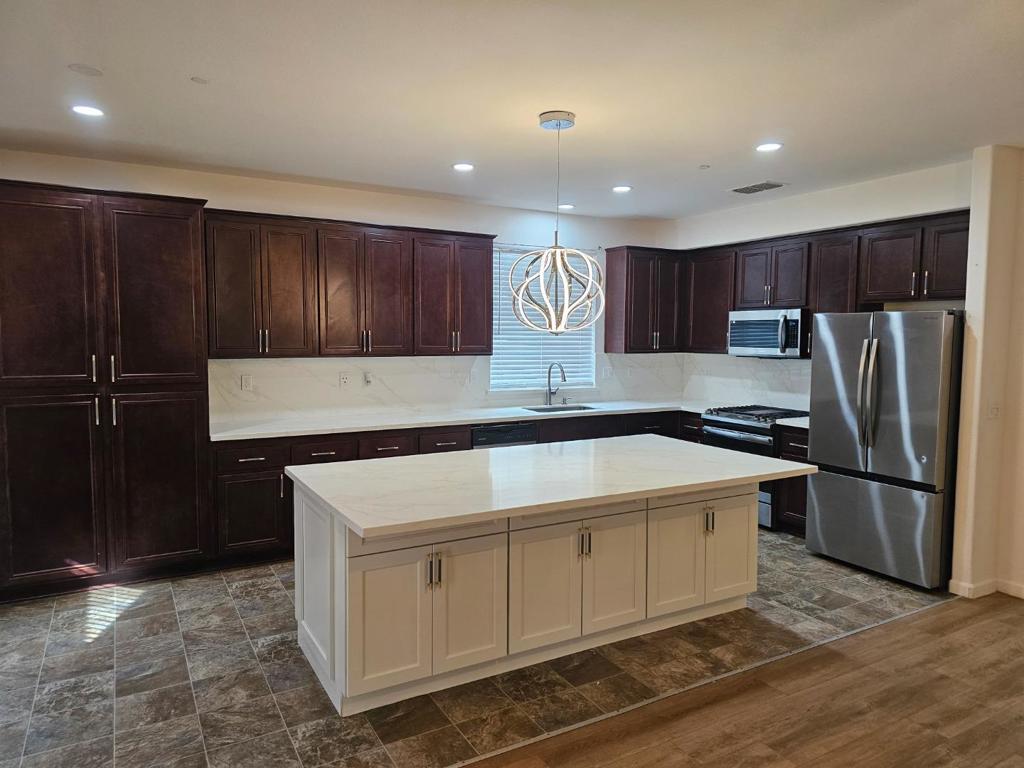 13721 Santa Lucia Dr, Gustine, CA 95322