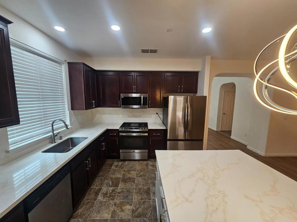 13721 Santa Lucia Dr, Gustine, CA 95322