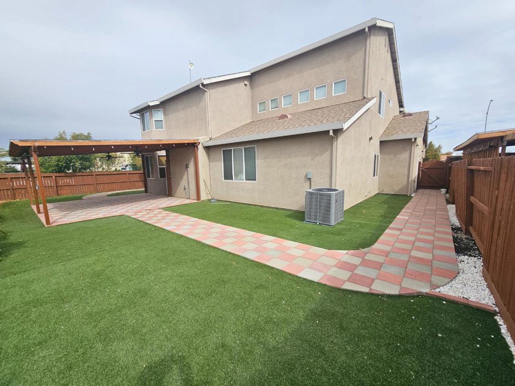 13721 Santa Lucia Dr, Gustine, CA 95322