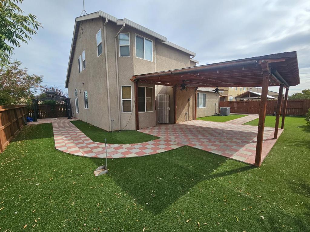 13721 Santa Lucia Dr, Gustine, CA 95322