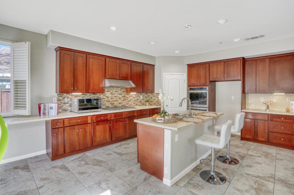 262 W Country Club Dr, Brentwood (CC), CA 94513