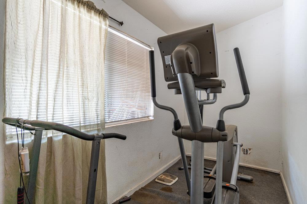 2135 Arroyo Ct, Los Banos, CA 93635