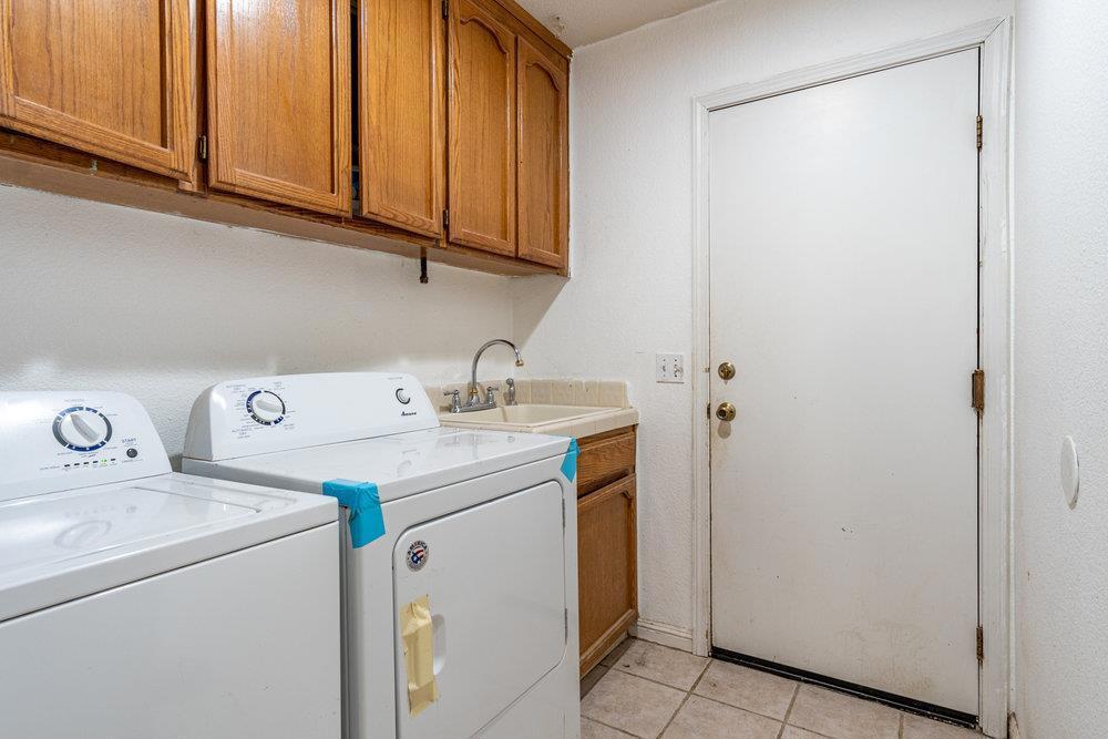 2135 Arroyo Ct, Los Banos, CA 93635