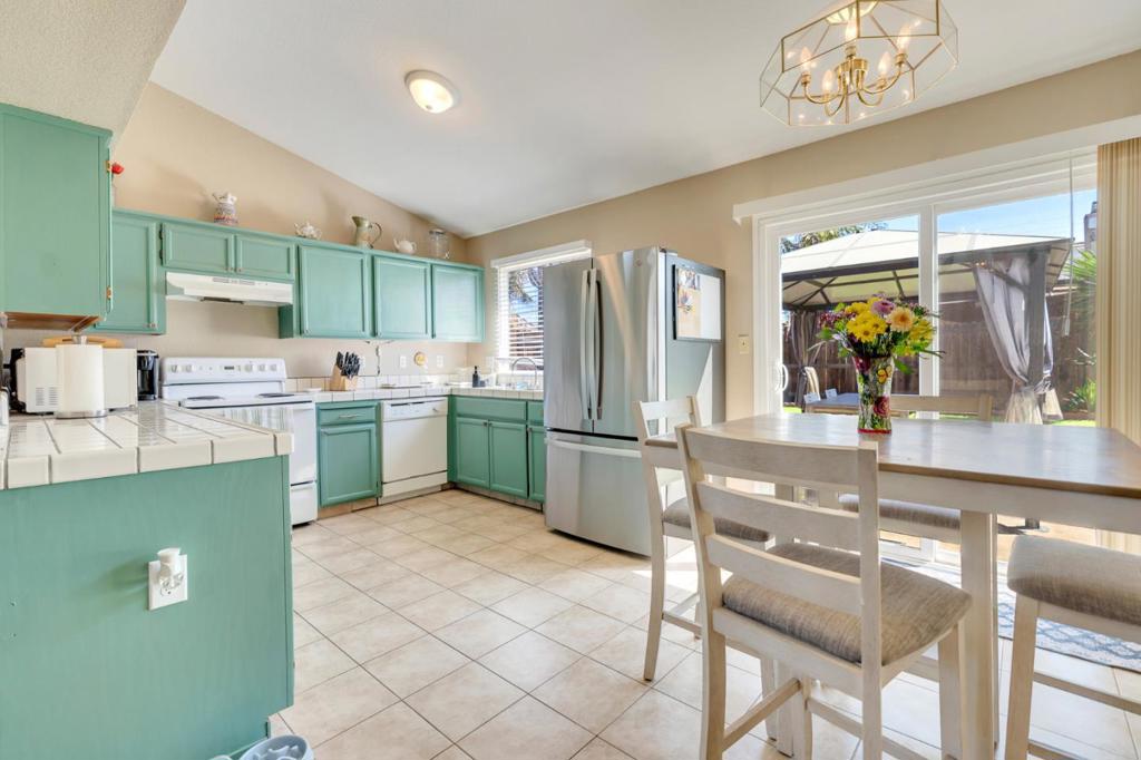 648 Pismo Way, Los Banos, CA 93635