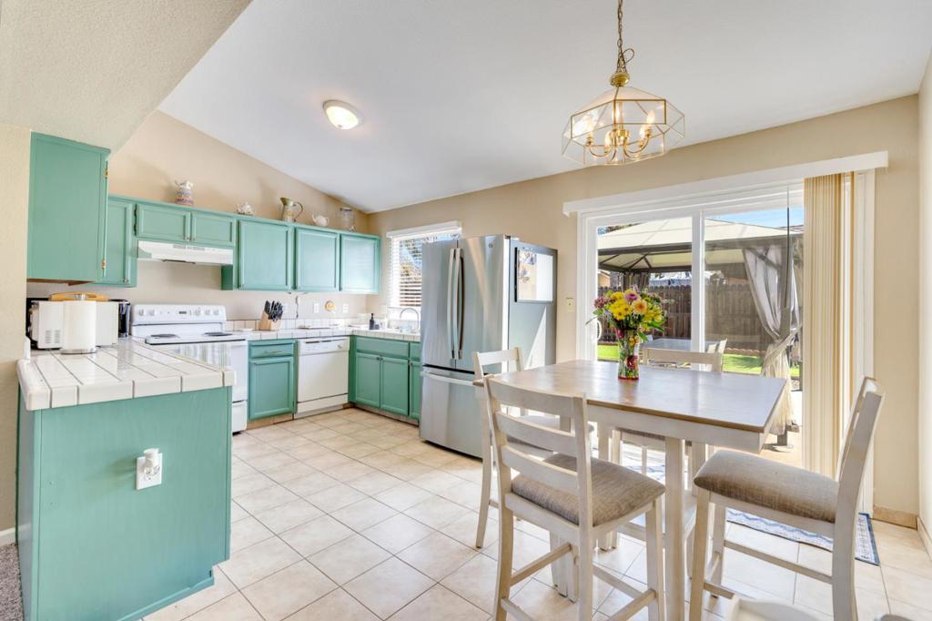 648 Pismo Way, Los Banos, CA 93635