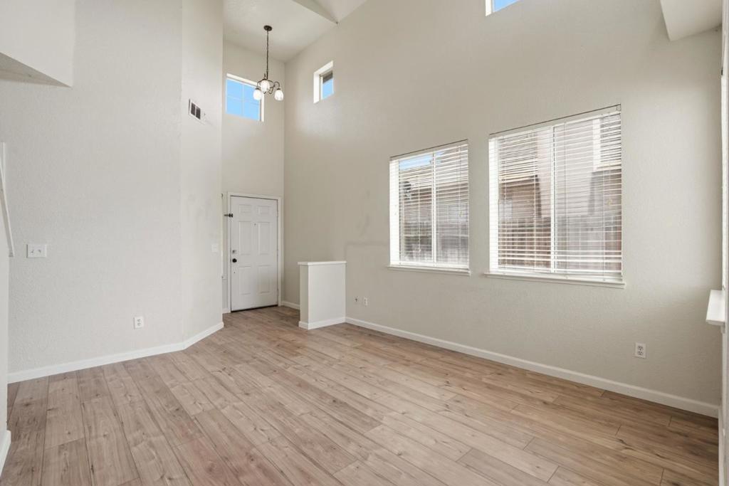 1974 Rainier Dr, Los Banos, CA 93635