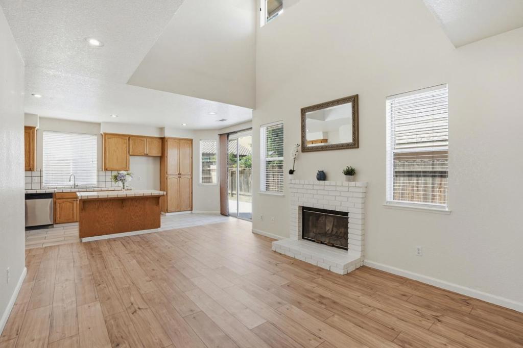 1974 Rainier Dr, Los Banos, CA 93635