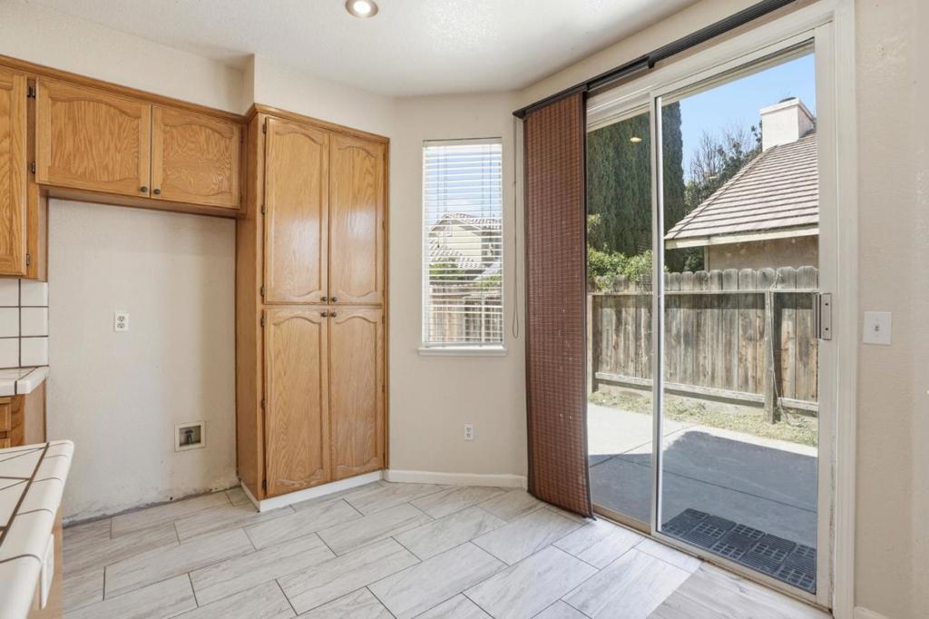 1974 Rainier Dr, Los Banos, CA 93635