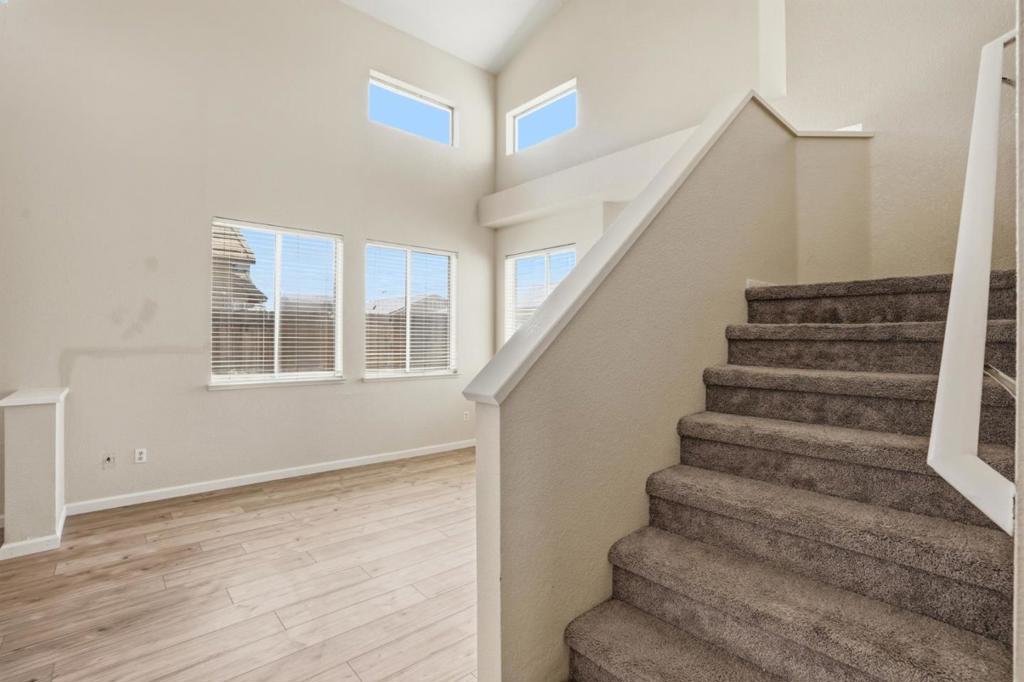 1974 Rainier Dr, Los Banos, CA 93635