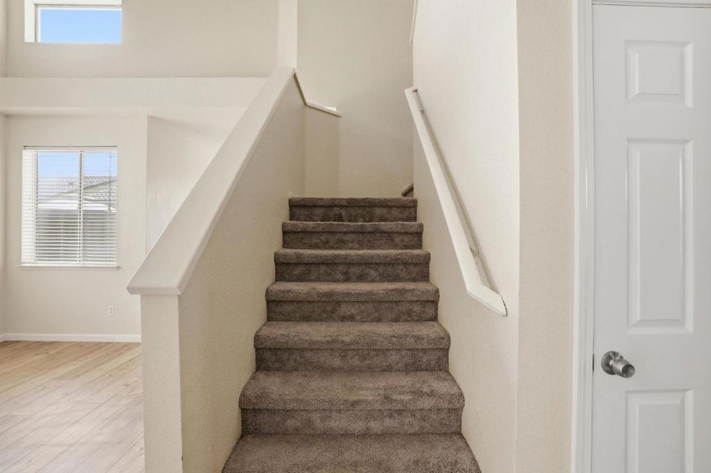 1974 Rainier Dr, Los Banos, CA 93635