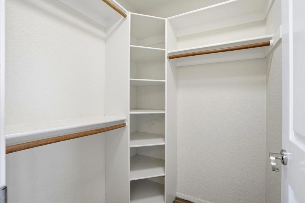 1974 Rainier Dr, Los Banos, CA 93635