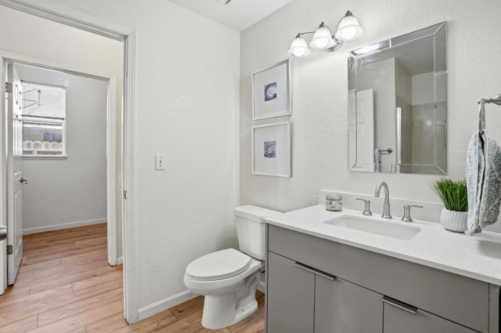 1974 Rainier Dr, Los Banos, CA 93635