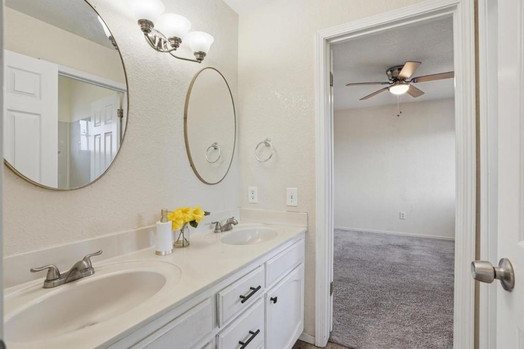 1974 Rainier Dr, Los Banos, CA 93635