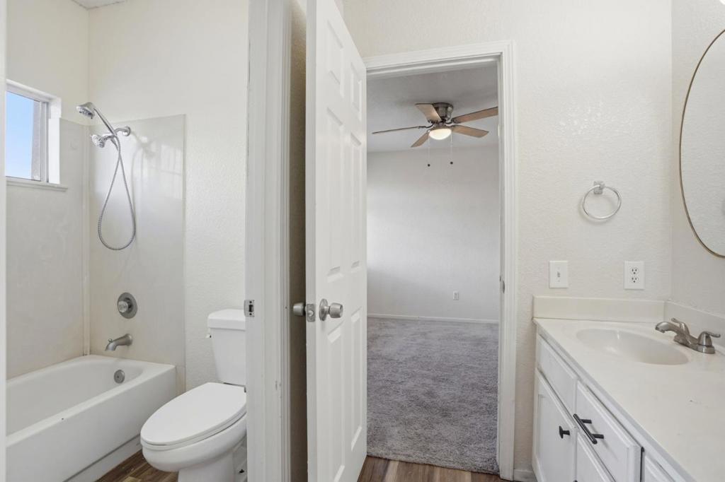 1974 Rainier Dr, Los Banos, CA 93635