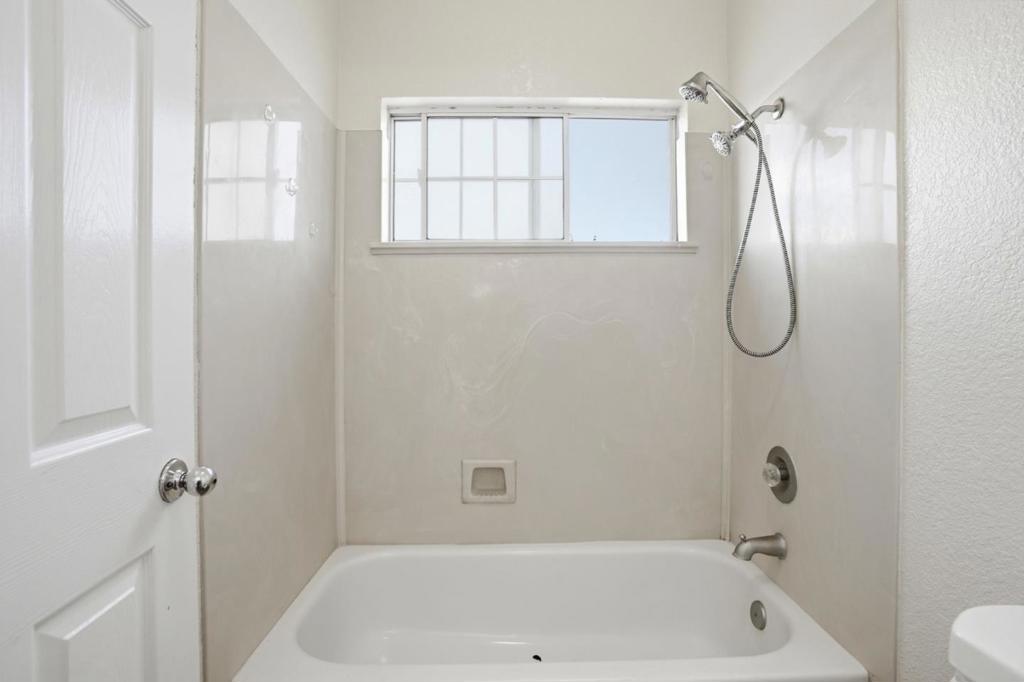 1974 Rainier Dr, Los Banos, CA 93635