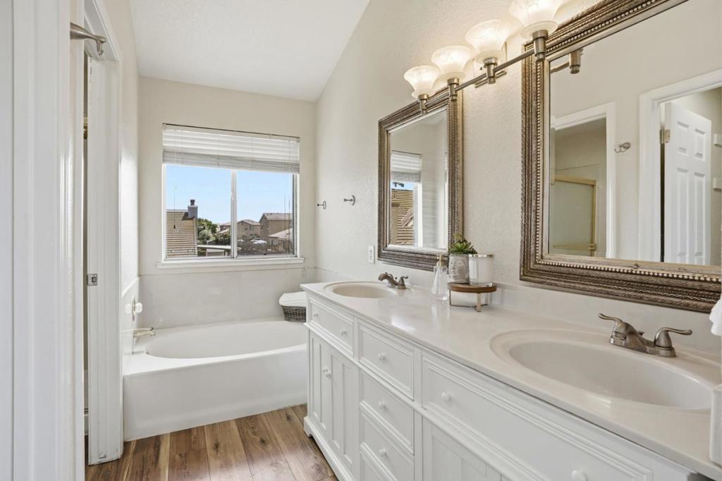 1974 Rainier Dr, Los Banos, CA 93635