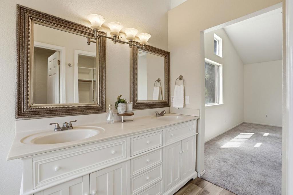 1974 Rainier Dr, Los Banos, CA 93635