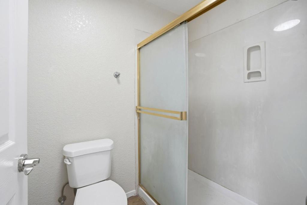 1974 Rainier Dr, Los Banos, CA 93635