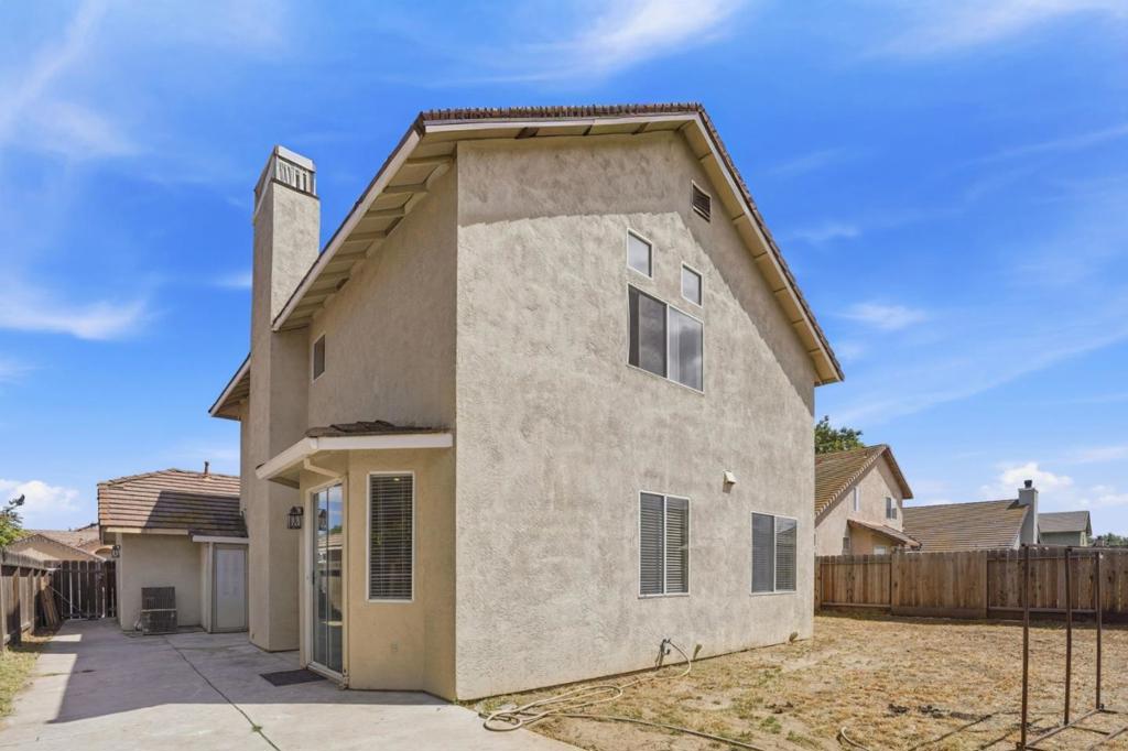 1974 Rainier Dr, Los Banos, CA 93635