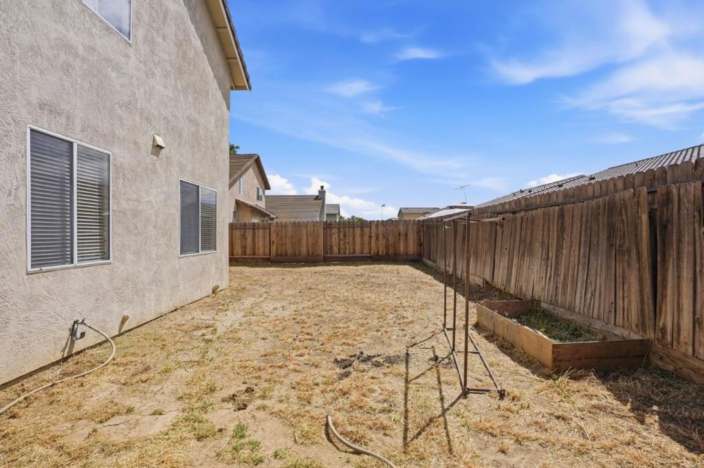 1974 Rainier Dr, Los Banos, CA 93635