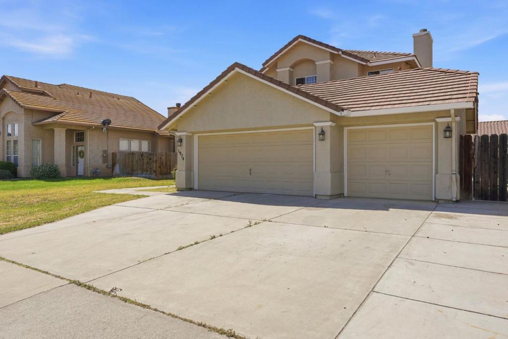 1974 Rainier Dr, Los Banos, CA 93635