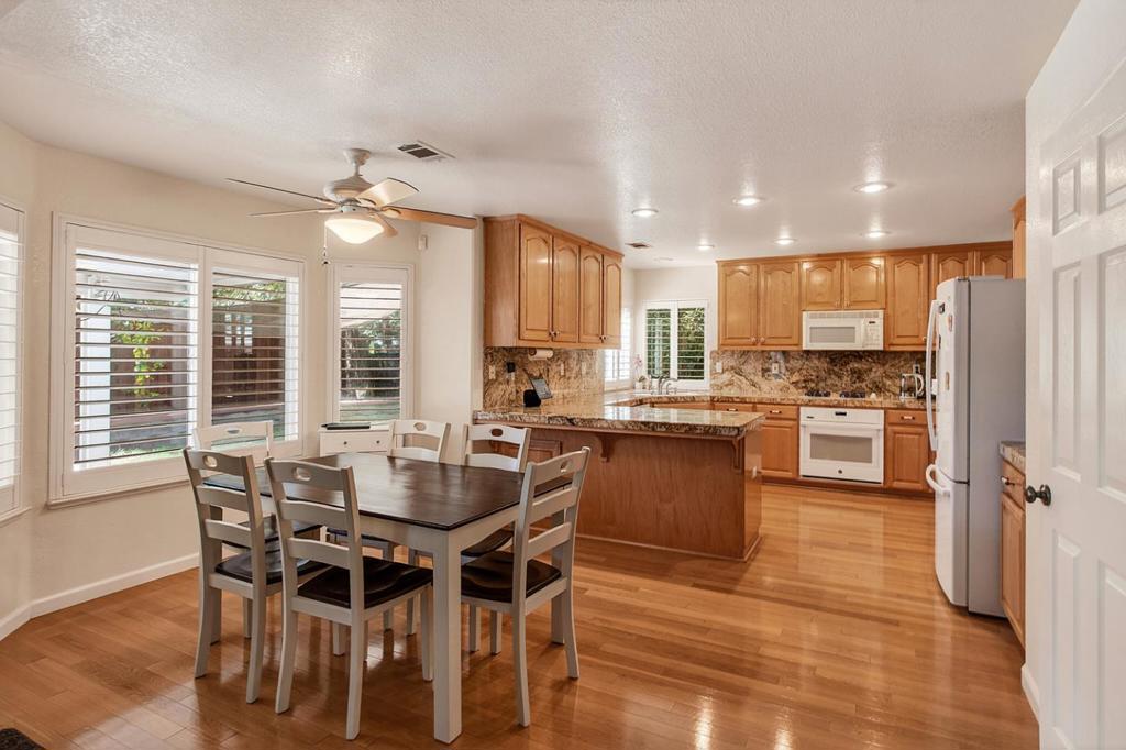 1752 Sierra Brook Ct, Manteca, CA 95337