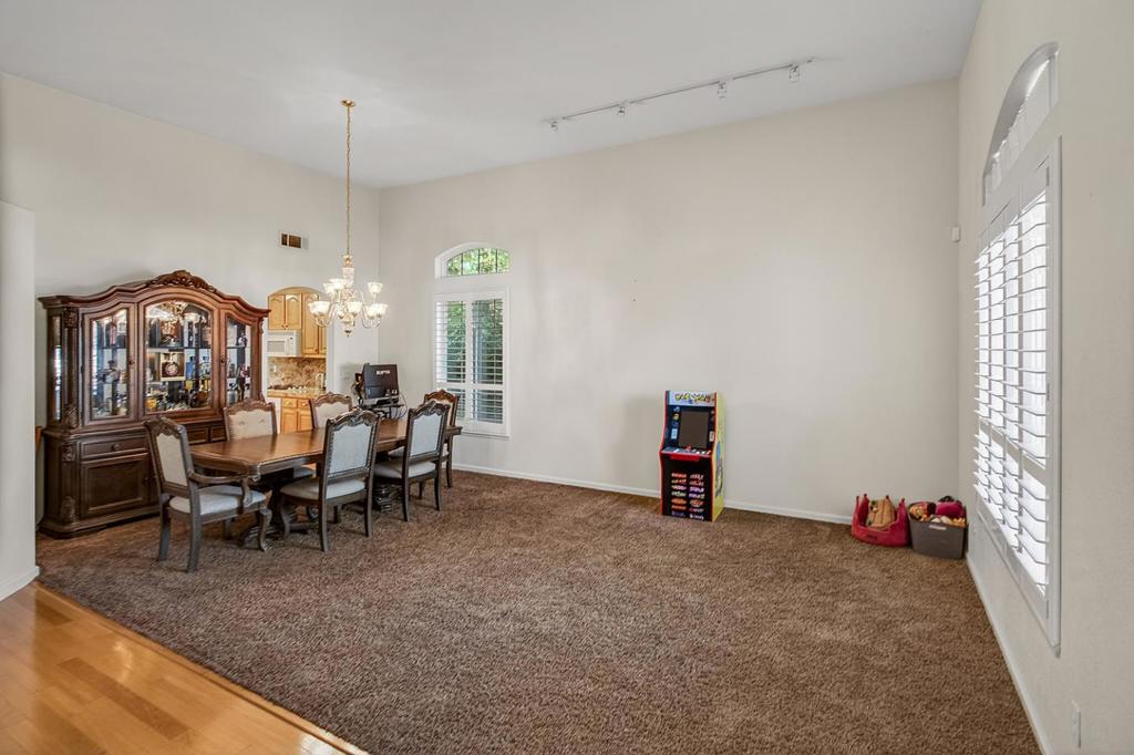 1752 Sierra Brook Ct, Manteca, CA 95337