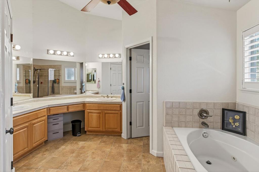 1752 Sierra Brook Ct, Manteca, CA 95337