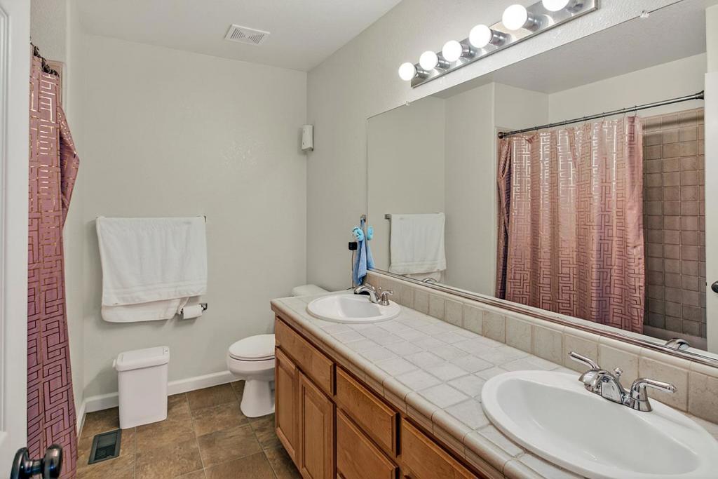 1752 Sierra Brook Ct, Manteca, CA 95337