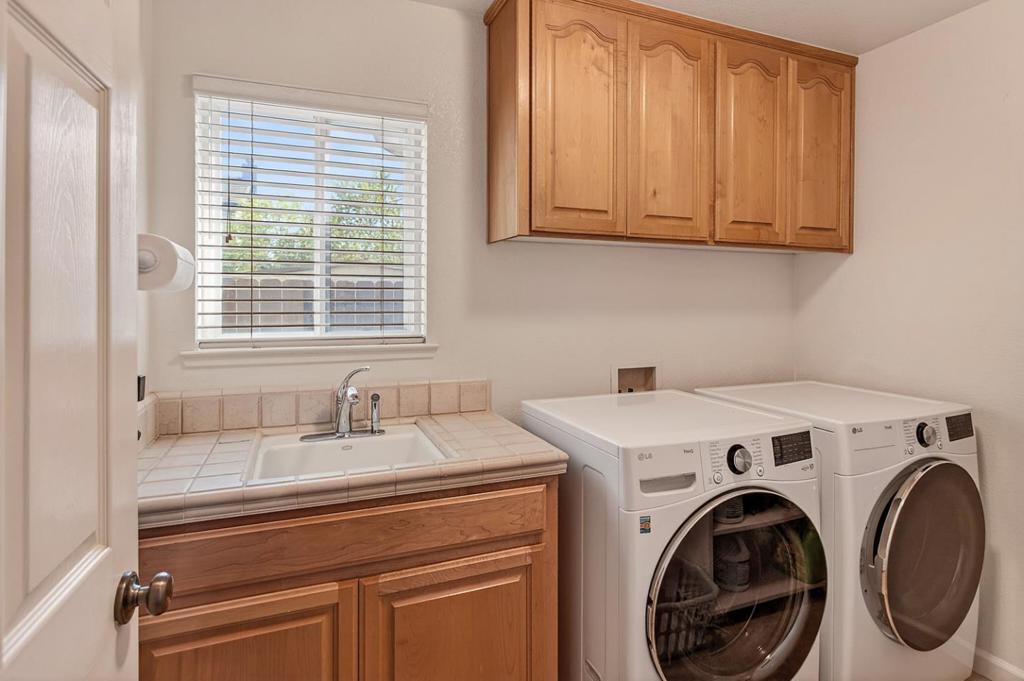 1752 Sierra Brook Ct, Manteca, CA 95337