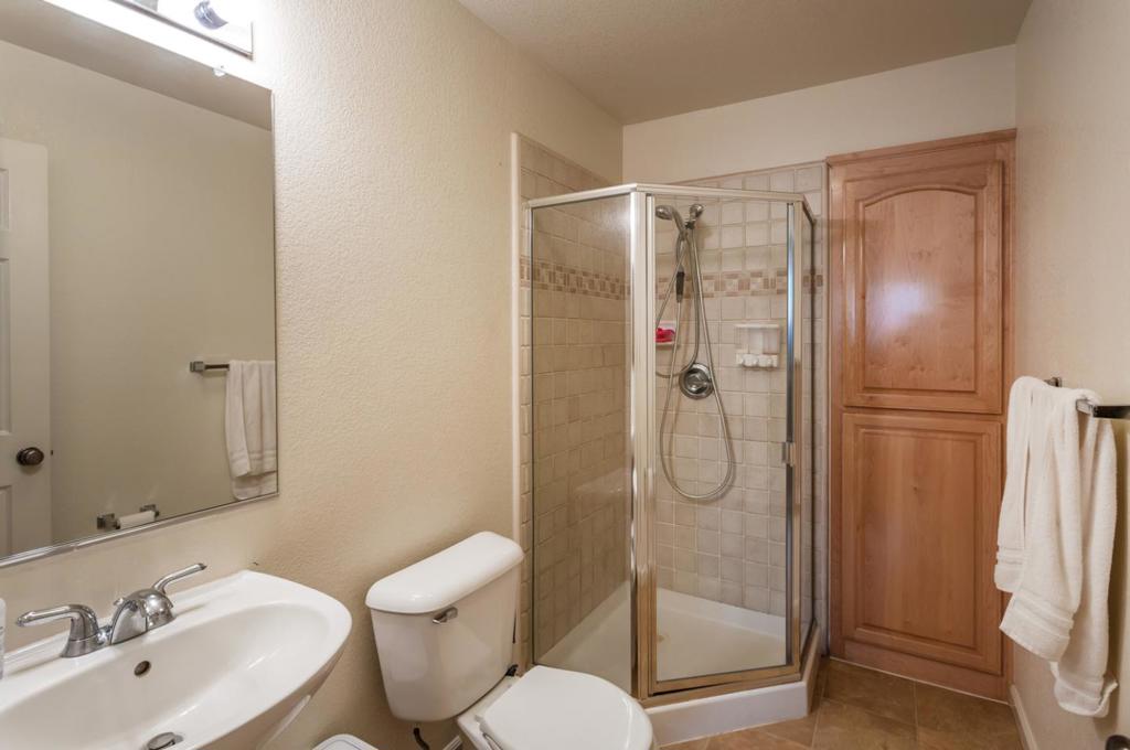 1752 Sierra Brook Ct, Manteca, CA 95337